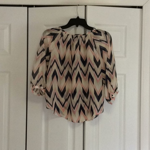 Adorable juniors top - Picture 5 of 7